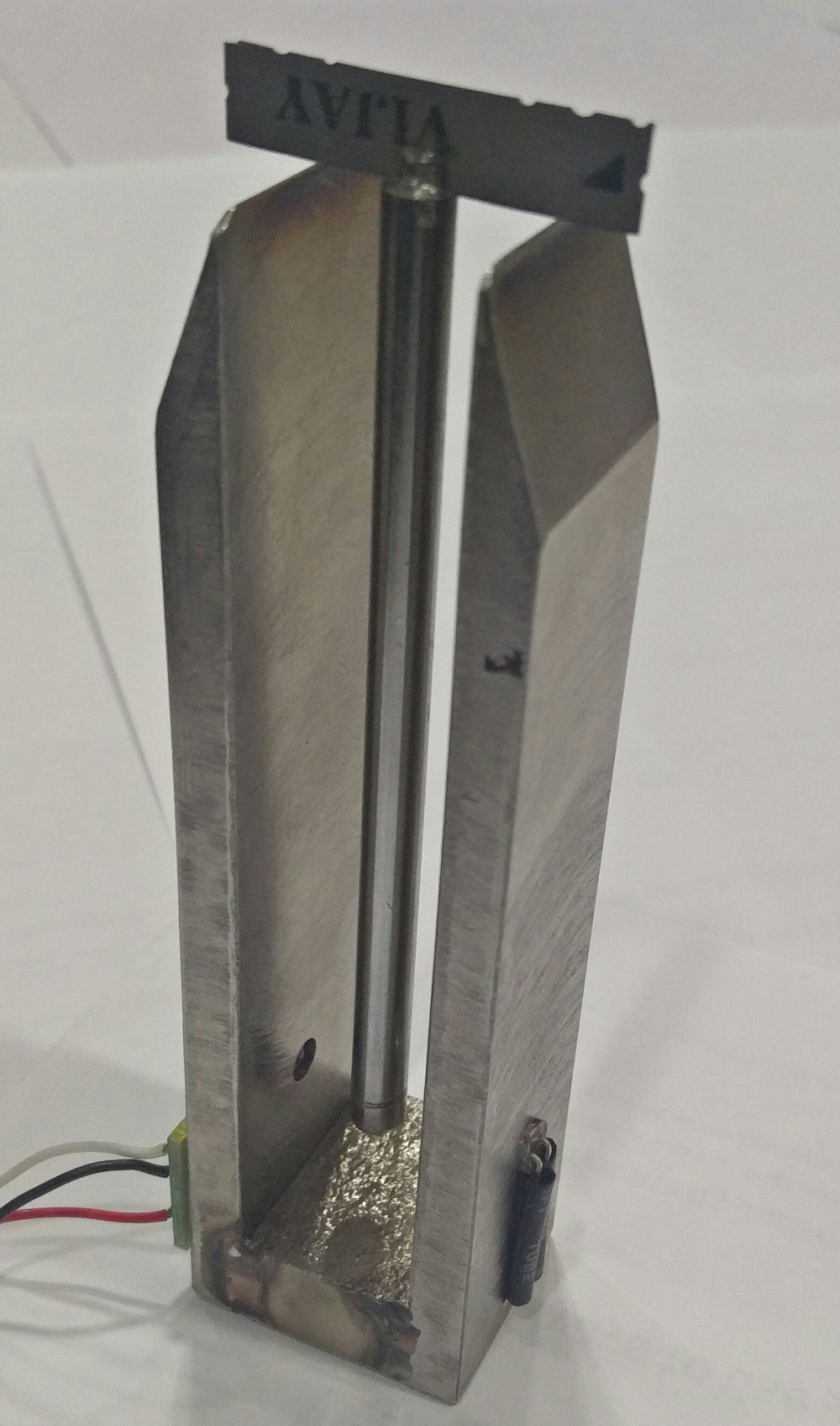 Photograph: Rod pendulum with a blade to support it